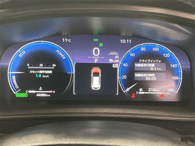 アナログメーターは、メーターを凝視しなくても針の位置で大体の情報が把握できて、ドライバーとクルマとの一体感を高めてくれます。