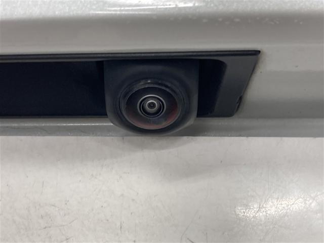 バックモニターが付いているから　後方確認もラクラク、便利な機能ですが直接目視確認することも　お忘れなく！！