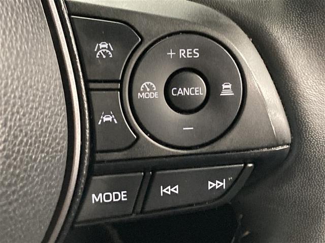 オーディオ操作がステアリングから手を離さず、運転に集中したまま手元で操作できます。