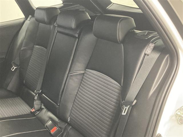 後席でノビノビ、リラックス快適な空間でドライブはいかがですか。