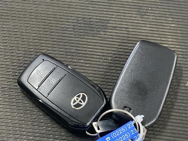 キーを取り出さずにドアを施錠＆解錠。クルマの始動も可能です。