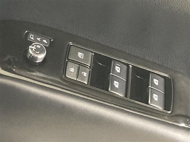 �i�[�������R���h�A�~���[�ƁA�p���[�E�B���h�E�}�X�^�[�X�C�b�`�ł��B�ԓ��̊��C���^�]�Ȃ���ȒP�ɍs���܂��B