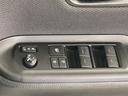 格納式リモコンドアミラーと、パワーウィンドウマスタースイッチです。車内の換気も運転席から簡単に行えます。