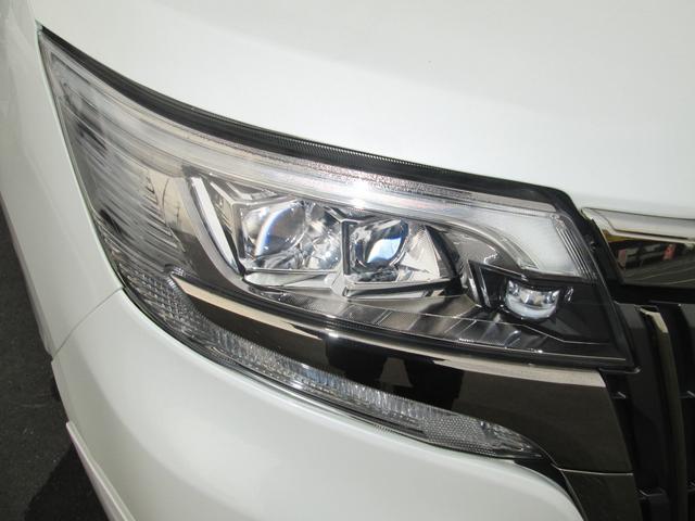 エスクァイア Ｇｉ　プレミアムパッケージ　ブラックテーラード　関東仕入れ　４ＷＤ　トヨタセーフティセンス　ハーフレザーシート　両側電動スライドドア　モデリスタフルエアロ　フルセグ対応純正１０型ナビ　純正１２．１型フリップダウンモニター　純正１５ＡＷ　スマートキー（8枚目）