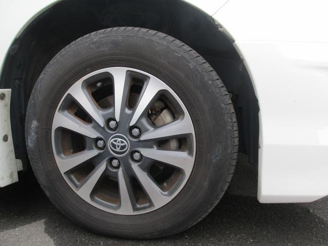 エスクァイア Ｇｉ　プレミアムパッケージ　ブラックテーラード　関東仕入れ　４ＷＤ　トヨタセーフティセンス　ハーフレザーシート　両側電動スライドドア　モデリスタフルエアロ　フルセグ対応純正１０型ナビ　純正１２．１型フリップダウンモニター　純正１５ＡＷ　スマートキー（11枚目）