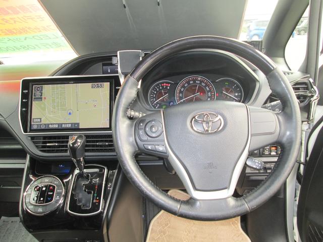 エスクァイア Ｇｉ　プレミアムパッケージ　ブラックテーラード　関東仕入れ　４ＷＤ　トヨタセーフティセンス　ハーフレザーシート　両側電動スライドドア　モデリスタフルエアロ　フルセグ対応純正１０型ナビ　純正１２．１型フリップダウンモニター　純正１５ＡＷ　スマートキー（12枚目）