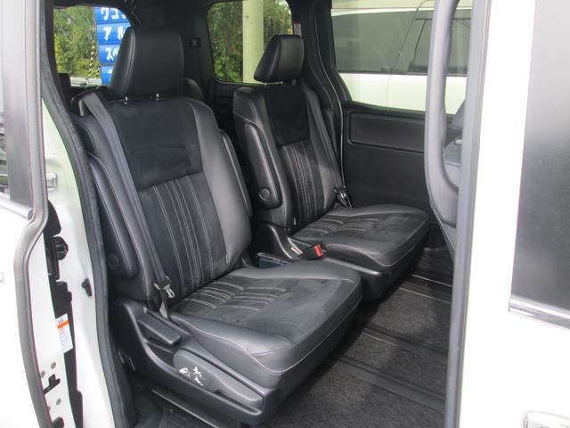 エスクァイア Ｇｉ　プレミアムパッケージ　ブラックテーラード　関東仕入れ　４ＷＤ　トヨタセーフティセンス　ハーフレザーシート　両側電動スライドドア　モデリスタフルエアロ　フルセグ対応純正１０型ナビ　純正１２．１型フリップダウンモニター　純正１５ＡＷ　スマートキー（30枚目）