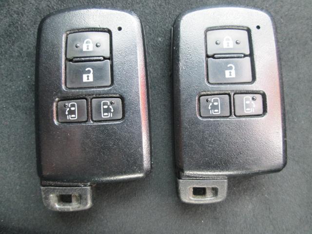 エスクァイア Ｇｉ　プレミアムパッケージ　ブラックテーラード　関東仕入れ　４ＷＤ　トヨタセーフティセンス　ハーフレザーシート　両側電動スライドドア　モデリスタフルエアロ　フルセグ対応純正１０型ナビ　純正１２．１型フリップダウンモニター　純正１５ＡＷ　スマートキー（43枚目）