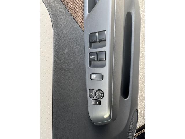 モコ Ｘ　ＦＯＵＲ　４ＷＤ　ＥＴＣ　スマートキー　電動格納ミラー　シートヒーター　ベンチシート　ＣＶＴ　盗難防止システム　ＡＢＳ　ＣＤ　ＵＳＢ　衝突安全ボディ　エアコン　パワーステアリング　パワーウィンドウ（9枚目）