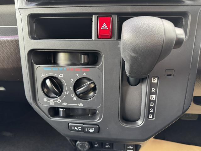 トール Ｘ　４ＷＤ　バックカメラ　ＴＶ　両側スライド・片側電動　クリアランスソナー　衝突被害軽減システム　オートライト　スマートキー　アイドリングストップ　電動格納ミラー　シートヒーター　ウォークスルー　ＣＶＴ（7枚目）