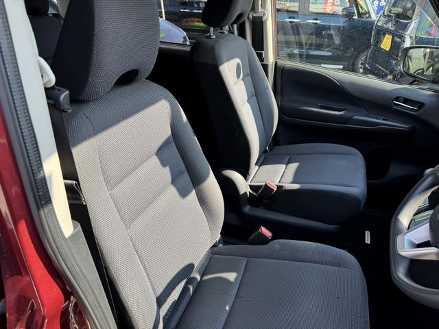 セレナ B 4WD オートクルーズコントロール 両側スライドドア キーレスエントリー アイドリングストップ 電動格納ミラー 3列シート ウォークスルー CVT ミュージックプレイヤー接続可 盗難防止システム(12枚目)