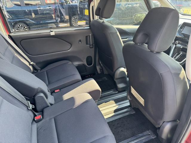 セレナ B 4WD オートクルーズコントロール 両側スライドドア キーレスエントリー アイドリングストップ 電動格納ミラー 3列シート ウォークスルー CVT ミュージックプレイヤー接続可 盗難防止システム(13枚目)