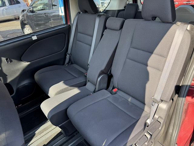 セレナ B 4WD オートクルーズコントロール 両側スライドドア キーレスエントリー アイドリングストップ 電動格納ミラー 3列シート ウォークスルー CVT ミュージックプレイヤー接続可 盗難防止システム(21枚目)