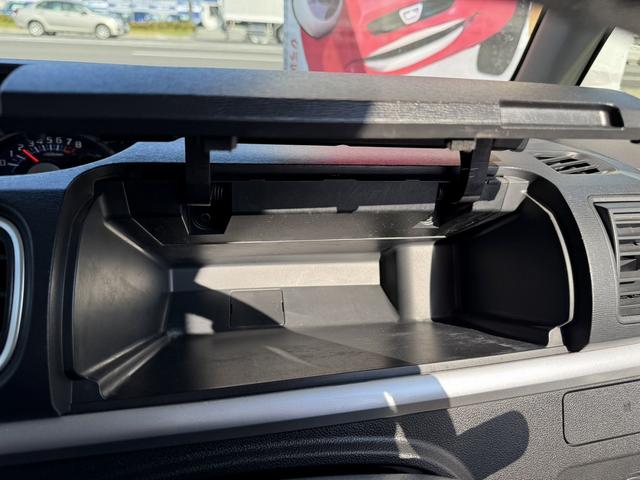 タント カスタムＲＳ　トップエディションＳＡＩＩ　４ＷＤ　両側電動スライドドア　衝突被害軽減システム　オートライト　ＬＥＤヘッドランプ　スマートキー　アイドリングストップ　電動格納ミラー　ベンチシート　ＣＶＴ　盗難防止システム　ＡＢＳ　ＥＳＣ　ＣＤ（7枚目）