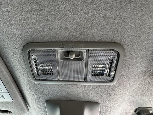 タント カスタムＲＳ　トップエディションＳＡＩＩ　４ＷＤ　両側電動スライドドア　衝突被害軽減システム　オートライト　ＬＥＤヘッドランプ　スマートキー　アイドリングストップ　電動格納ミラー　ベンチシート　ＣＶＴ　盗難防止システム　ＡＢＳ　ＥＳＣ　ＣＤ（11枚目）