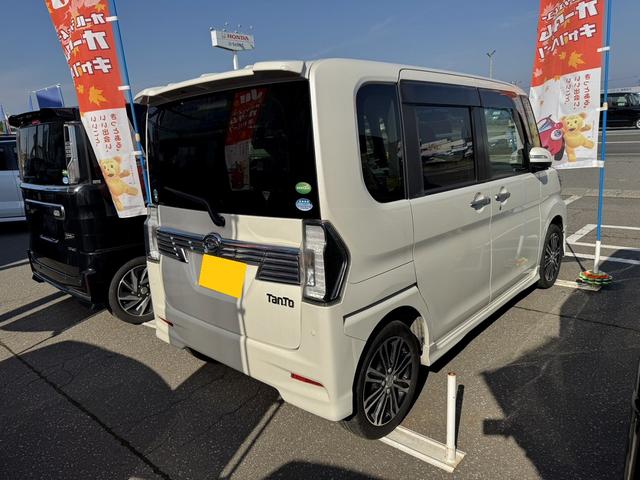 タント カスタムＲＳ　トップエディションＳＡＩＩ　４ＷＤ　両側電動スライドドア　衝突被害軽減システム　オートライト　ＬＥＤヘッドランプ　スマートキー　アイドリングストップ　電動格納ミラー　ベンチシート　ＣＶＴ　盗難防止システム　ＡＢＳ　ＥＳＣ　ＣＤ（17枚目）