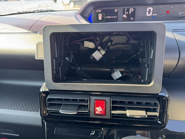 タント カスタムＸ　４ＷＤ　バックカメラ　両側電動スライドドア　クリアランスソナー　衝突被害軽減システム　オートライト　ＬＥＤヘッドランプ　スマートキー　アイドリングストップ　電動格納ミラー　シートヒーター　ベンチシート（4枚目）