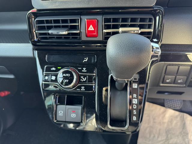 タント カスタムＸ　４ＷＤ　バックカメラ　両側電動スライドドア　クリアランスソナー　衝突被害軽減システム　オートライト　ＬＥＤヘッドランプ　スマートキー　アイドリングストップ　電動格納ミラー　シートヒーター　ベンチシート（5枚目）