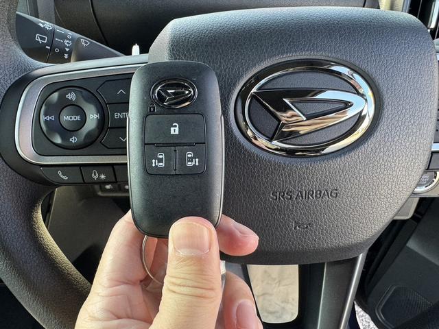 タント カスタムＸ　４ＷＤ　バックカメラ　両側電動スライドドア　クリアランスソナー　衝突被害軽減システム　オートライト　ＬＥＤヘッドランプ　スマートキー　アイドリングストップ　電動格納ミラー　シートヒーター　ベンチシート（7枚目）