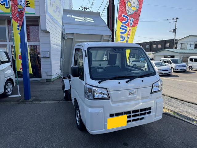 ハイゼットトラック 多目的ダンプ　４ＷＤ　ダンプ　ＭＴ　衝突被害軽減システム　クリアランスソナー　アイドリングストップ　オートライト　ＥＳＣ　エアコン　パワーステアリング　運転席エアバッグ　助手席エアバッグ（3枚目）