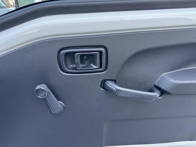 ハイゼットトラック 多目的ダンプ　４ＷＤ　ダンプ　ＭＴ　衝突被害軽減システム　クリアランスソナー　アイドリングストップ　オートライト　ＥＳＣ　エアコン　パワーステアリング　運転席エアバッグ　助手席エアバッグ（12枚目）