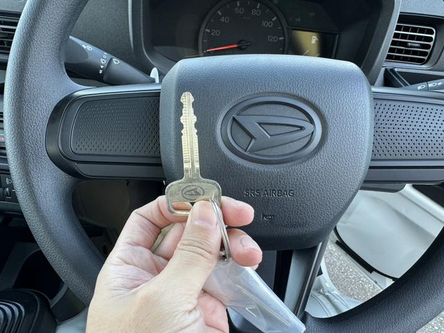 ハイゼットトラック 多目的ダンプ　４ＷＤ　ダンプ　ＭＴ　衝突被害軽減システム　クリアランスソナー　アイドリングストップ　オートライト　ＥＳＣ　エアコン　パワーステアリング　運転席エアバッグ　助手席エアバッグ（15枚目）