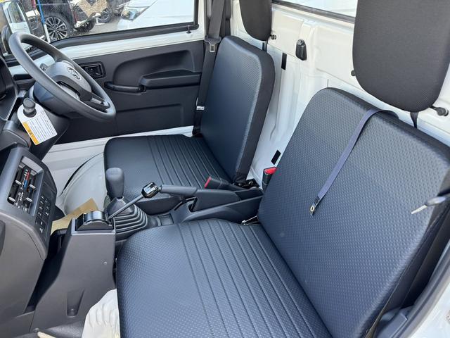 ハイゼットトラック 多目的ダンプ　４ＷＤ　ダンプ　ＭＴ　衝突被害軽減システム　クリアランスソナー　アイドリングストップ　オートライト　ＥＳＣ　エアコン　パワーステアリング　運転席エアバッグ　助手席エアバッグ（19枚目）