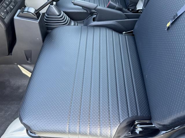 ハイゼットトラック 多目的ダンプ　４ＷＤ　ダンプ　ＭＴ　衝突被害軽減システム　クリアランスソナー　アイドリングストップ　オートライト　ＥＳＣ　エアコン　パワーステアリング　運転席エアバッグ　助手席エアバッグ（20枚目）