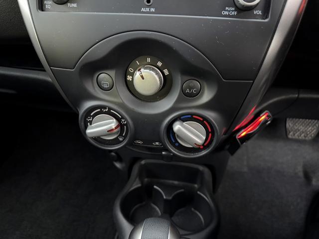 手の届きやすいところで簡単操作ができる空調付き！オールシーズンお好みの温度調節ができます。