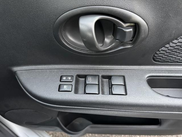 必ず使用するシフトレバー。確りと確認したいですね。