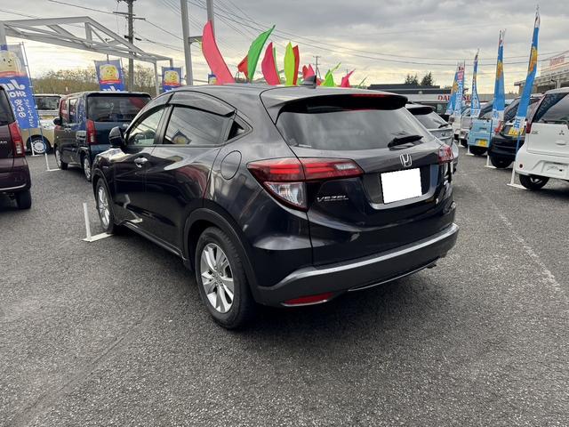 ヴェゼル ハイブリッドＸ　社外ナビ　シートヒーター　１６インチアルミホイール　エンジンプッシュスタート４ＷＤ　オートクルーズコントロール　衝突被害軽減システム　オートライト　ＬＥＤヘッドランプ　ＡＴ　盗難防止システム（6枚目）