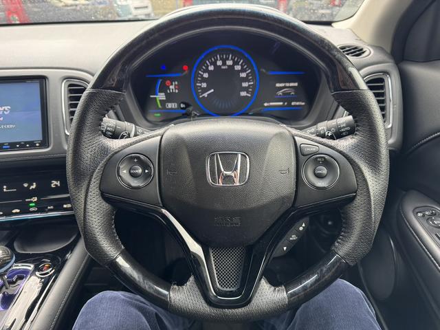 ヴェゼル ハイブリッドＸ　社外ナビ　シートヒーター　１６インチアルミホイール　エンジンプッシュスタート４ＷＤ　オートクルーズコントロール　衝突被害軽減システム　オートライト　ＬＥＤヘッドランプ　ＡＴ　盗難防止システム（8枚目）