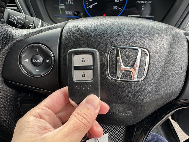 ヴェゼル ハイブリッドＸ　社外ナビ　シートヒーター　１６インチアルミホイール　エンジンプッシュスタート４ＷＤ　オートクルーズコントロール　衝突被害軽減システム　オートライト　ＬＥＤヘッドランプ　ＡＴ　盗難防止システム（16枚目）
