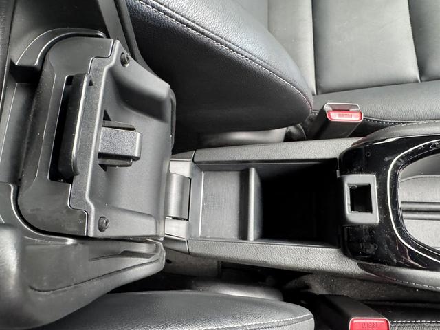 ヴェゼル ハイブリッドＸ　社外ナビ　シートヒーター　１６インチアルミホイール　エンジンプッシュスタート４ＷＤ　オートクルーズコントロール　衝突被害軽減システム　オートライト　ＬＥＤヘッドランプ　ＡＴ　盗難防止システム（19枚目）