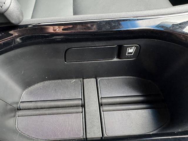 ヴェゼル ハイブリッドＸ　社外ナビ　シートヒーター　１６インチアルミホイール　エンジンプッシュスタート４ＷＤ　オートクルーズコントロール　衝突被害軽減システム　オートライト　ＬＥＤヘッドランプ　ＡＴ　盗難防止システム（31枚目）