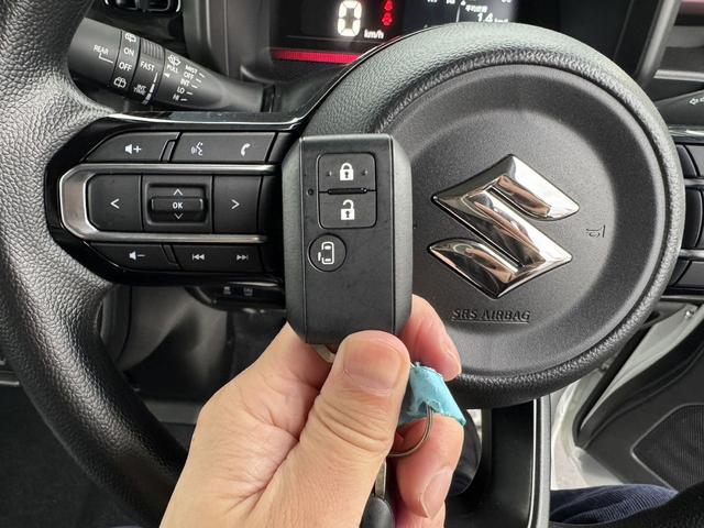 スペーシアカスタム ハイブリッドＧＳ　ステアリングスイッチ　シートヒーター　エンジンプッシュスタート　４ＷＤ　両側スライド・片側電動　クリアランスソナー　オートクルーズコントロール　レーンアシスト　衝突被害軽減システム　ＬＥＤヘッドランプ（11枚目）