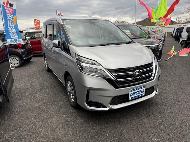 セレナ Ｂ　４ＷＤ　ドライブレコーダー　クリアランスソナー　オートクルーズコントロール　オートライト　スマートキー　アイドリングストップ　電動格納ミラー　３列シート　ＣＶＴ　盗難防止システム　衝突安全ボディ（3枚目）