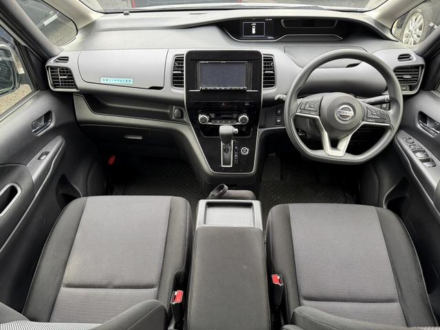 セレナ Ｂ　４ＷＤ　ドライブレコーダー　クリアランスソナー　オートクルーズコントロール　オートライト　スマートキー　アイドリングストップ　電動格納ミラー　３列シート　ＣＶＴ　盗難防止システム　衝突安全ボディ（6枚目）