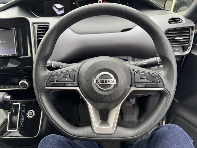 セレナ Ｂ　４ＷＤ　ドライブレコーダー　クリアランスソナー　オートクルーズコントロール　オートライト　スマートキー　アイドリングストップ　電動格納ミラー　３列シート　ＣＶＴ　盗難防止システム　衝突安全ボディ（7枚目）