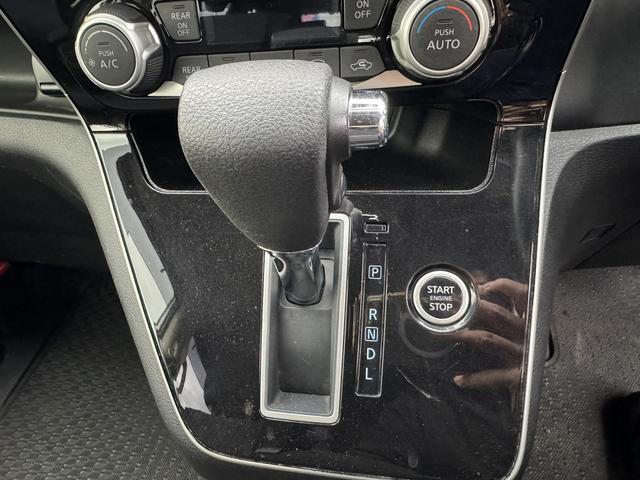 セレナ Ｂ　４ＷＤ　ドライブレコーダー　クリアランスソナー　オートクルーズコントロール　オートライト　スマートキー　アイドリングストップ　電動格納ミラー　３列シート　ＣＶＴ　盗難防止システム　衝突安全ボディ（10枚目）