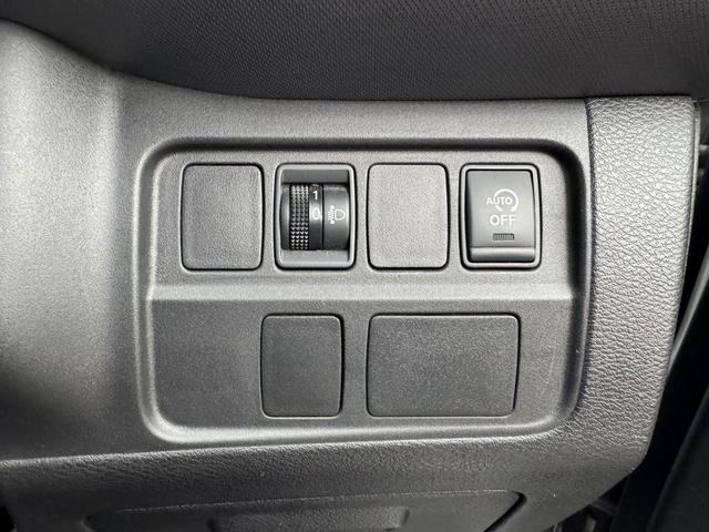 セレナ Ｂ　４ＷＤ　ドライブレコーダー　クリアランスソナー　オートクルーズコントロール　オートライト　スマートキー　アイドリングストップ　電動格納ミラー　３列シート　ＣＶＴ　盗難防止システム　衝突安全ボディ（12枚目）