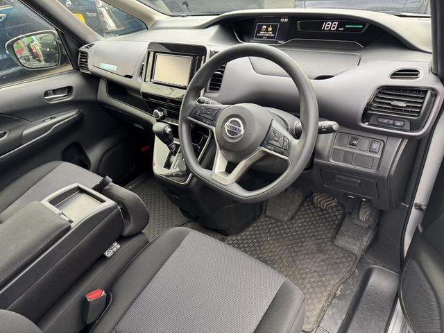 セレナ Ｂ　４ＷＤ　ドライブレコーダー　クリアランスソナー　オートクルーズコントロール　オートライト　スマートキー　アイドリングストップ　電動格納ミラー　３列シート　ＣＶＴ　盗難防止システム　衝突安全ボディ（16枚目）