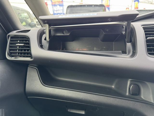 セレナ Ｂ　４ＷＤ　ドライブレコーダー　クリアランスソナー　オートクルーズコントロール　オートライト　スマートキー　アイドリングストップ　電動格納ミラー　３列シート　ＣＶＴ　盗難防止システム　衝突安全ボディ（21枚目）