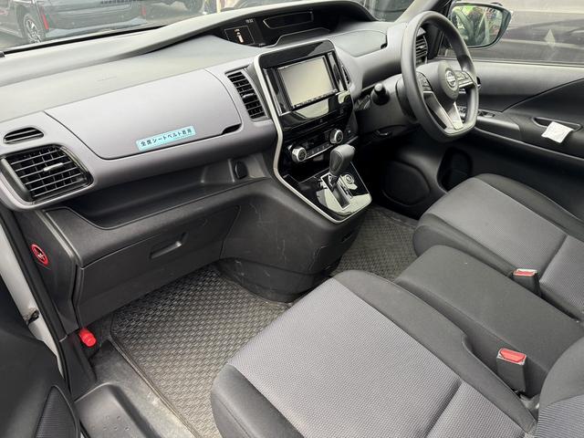 セレナ Ｂ　４ＷＤ　ドライブレコーダー　クリアランスソナー　オートクルーズコントロール　オートライト　スマートキー　アイドリングストップ　電動格納ミラー　３列シート　ＣＶＴ　盗難防止システム　衝突安全ボディ（23枚目）