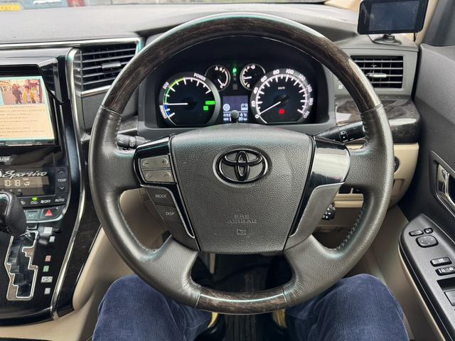 ヴェルファイアハイブリッド Ｘ　４ＷＤ　ドライブレコーダー　ＥＴＣ　ＴＶ　クリアランスソナー　オートクルーズコントロール　両側電動スライドドア　ＨＩＤ　スマートキー　電動格納ミラー　後席モニター　３列シート　ＣＶＴ　アルミホイール（3枚目）