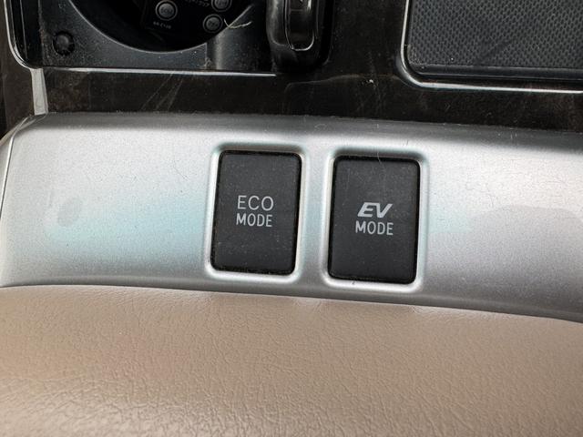 ヴェルファイアハイブリッド Ｘ　４ＷＤ　ドライブレコーダー　ＥＴＣ　ＴＶ　クリアランスソナー　オートクルーズコントロール　両側電動スライドドア　ＨＩＤ　スマートキー　電動格納ミラー　後席モニター　３列シート　ＣＶＴ　アルミホイール（8枚目）