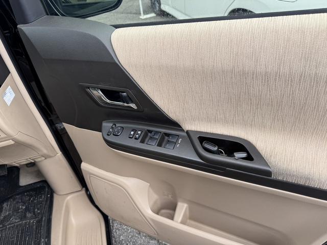 ヴェルファイアハイブリッド Ｘ　４ＷＤ　ドライブレコーダー　ＥＴＣ　ＴＶ　クリアランスソナー　オートクルーズコントロール　両側電動スライドドア　ＨＩＤ　スマートキー　電動格納ミラー　後席モニター　３列シート　ＣＶＴ　アルミホイール（12枚目）