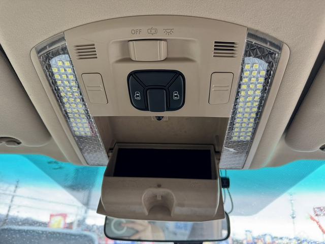 ヴェルファイアハイブリッド Ｘ　４ＷＤ　ドライブレコーダー　ＥＴＣ　ＴＶ　クリアランスソナー　オートクルーズコントロール　両側電動スライドドア　ＨＩＤ　スマートキー　電動格納ミラー　後席モニター　３列シート　ＣＶＴ　アルミホイール（13枚目）