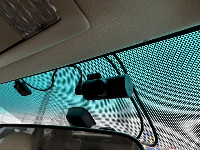 ヴェルファイアハイブリッド Ｘ　４ＷＤ　ドライブレコーダー　ＥＴＣ　ＴＶ　クリアランスソナー　オートクルーズコントロール　両側電動スライドドア　ＨＩＤ　スマートキー　電動格納ミラー　後席モニター　３列シート　ＣＶＴ　アルミホイール（14枚目）