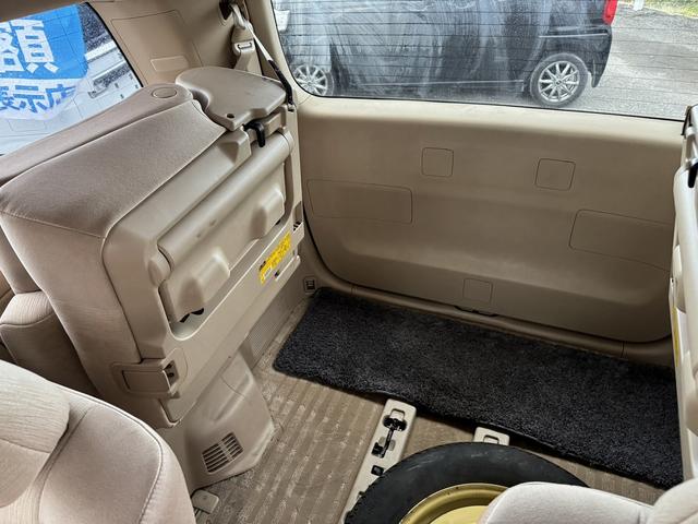 ヴェルファイアハイブリッド Ｘ　４ＷＤ　ドライブレコーダー　ＥＴＣ　ＴＶ　クリアランスソナー　オートクルーズコントロール　両側電動スライドドア　ＨＩＤ　スマートキー　電動格納ミラー　後席モニター　３列シート　ＣＶＴ　アルミホイール（29枚目）